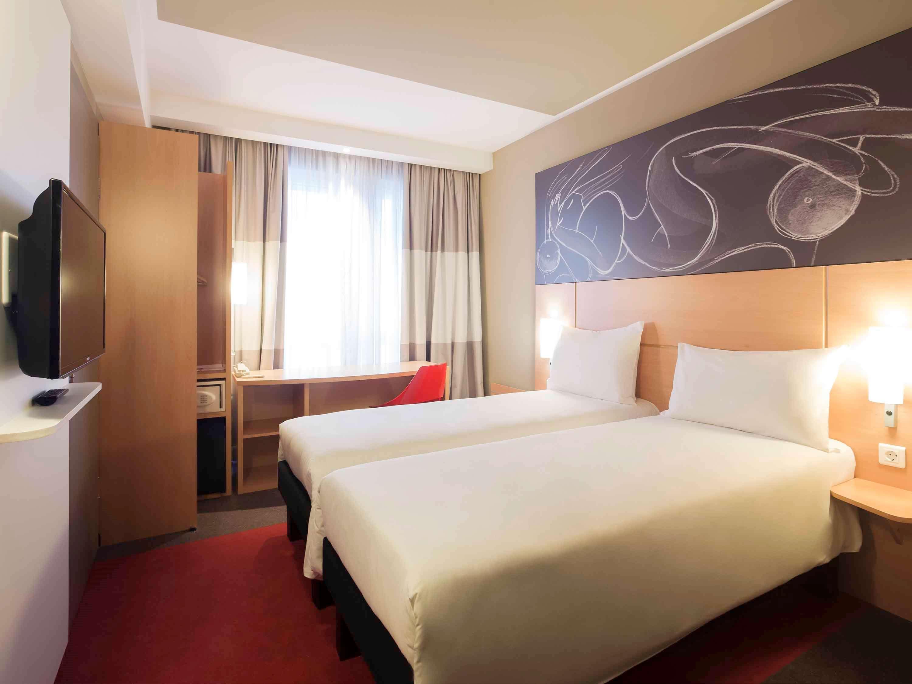 Ibis Yerevan Center Екстериор снимка