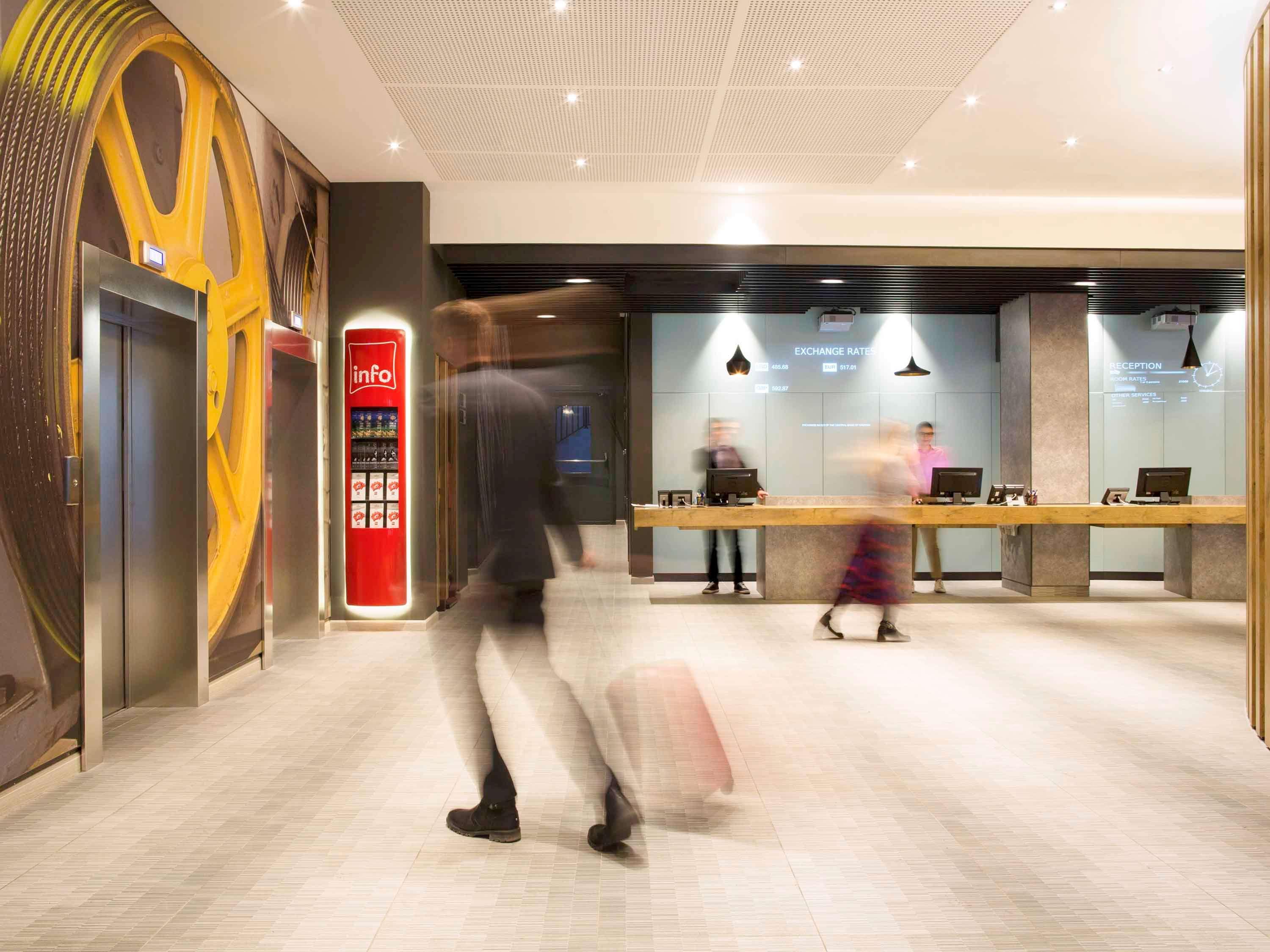 Ibis Yerevan Center Екстериор снимка