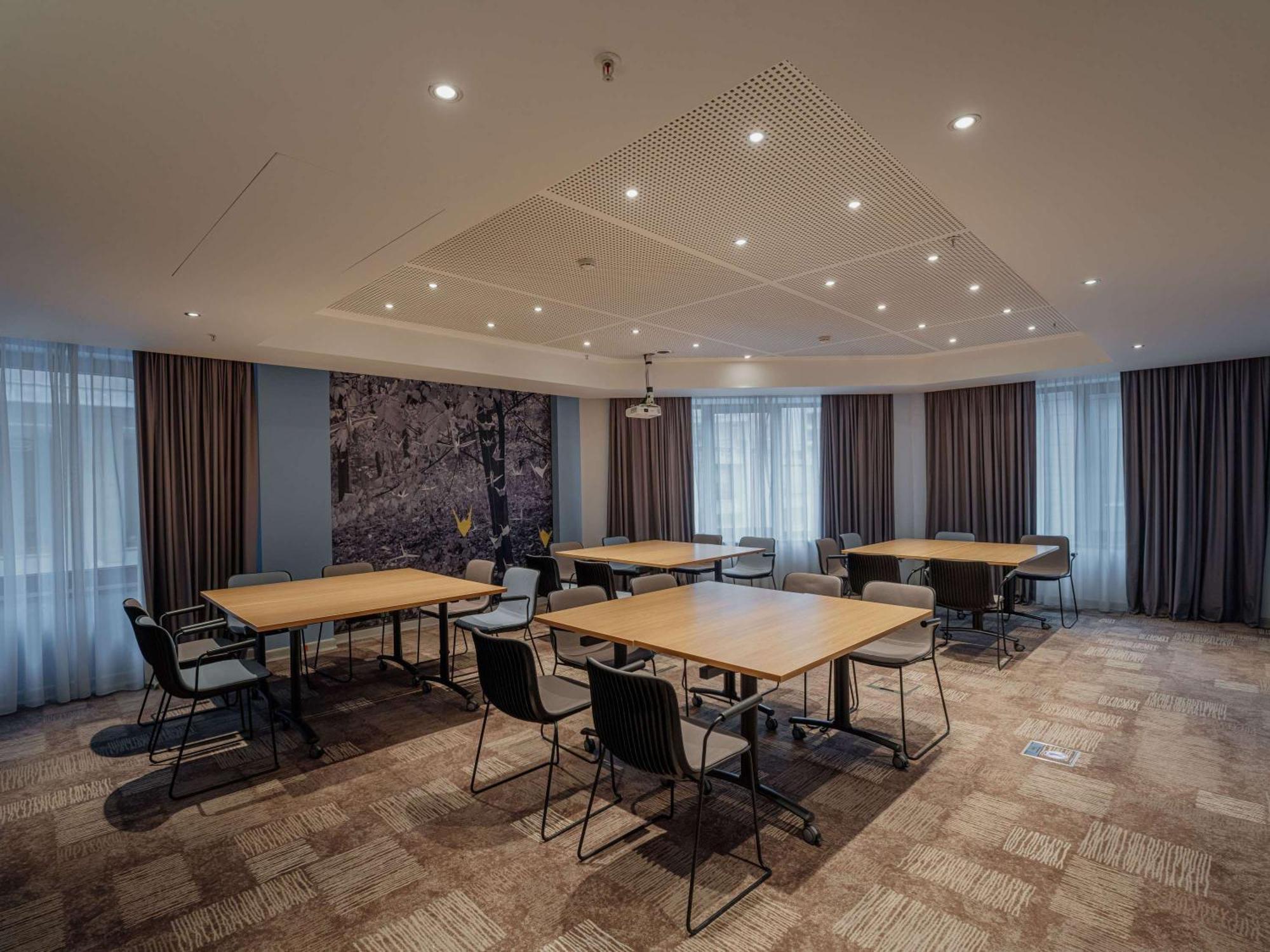 Ibis Yerevan Center Екстериор снимка