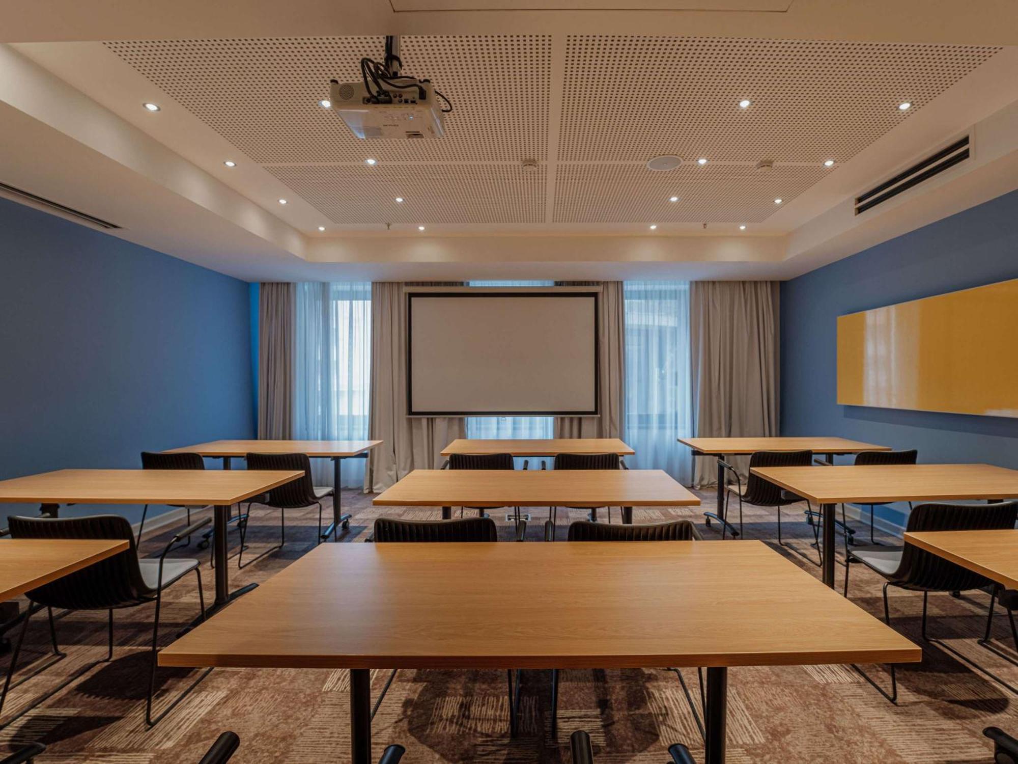 Ibis Yerevan Center Екстериор снимка