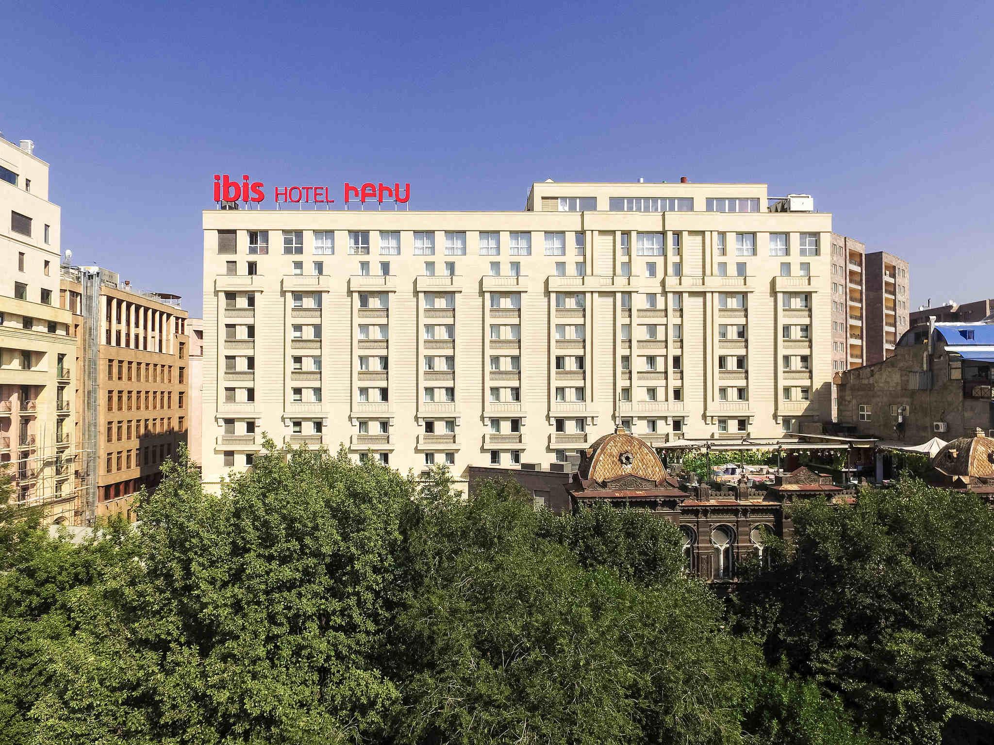 Ibis Yerevan Center Екстериор снимка