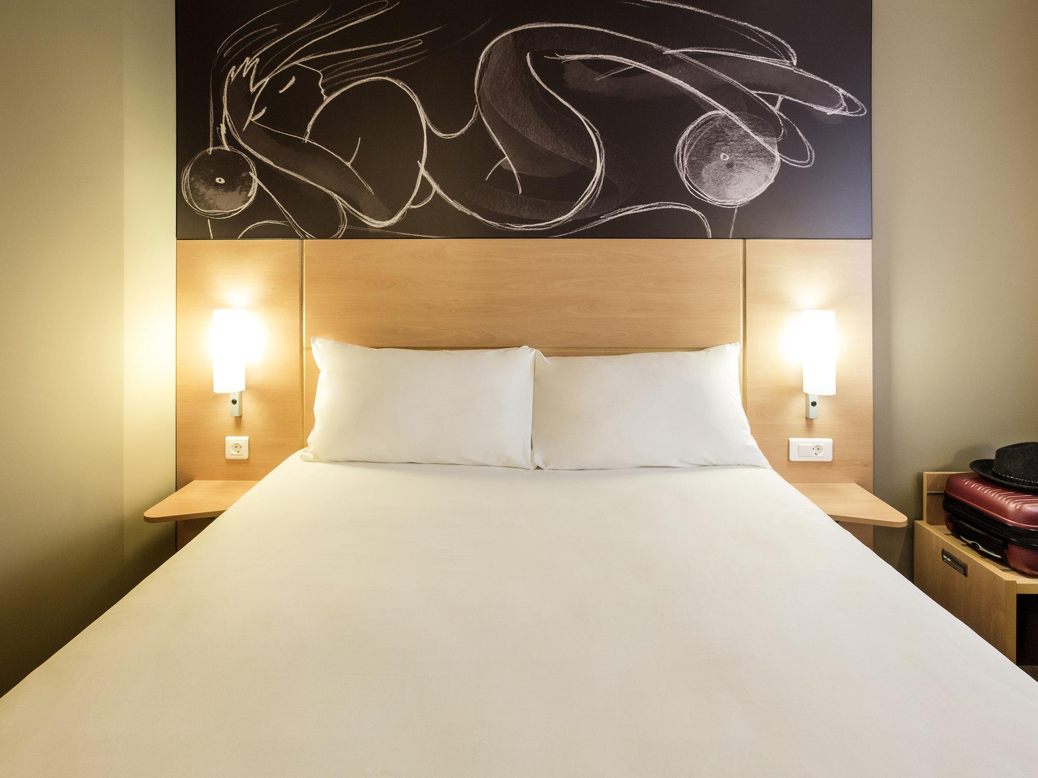 Ibis Yerevan Center Екстериор снимка