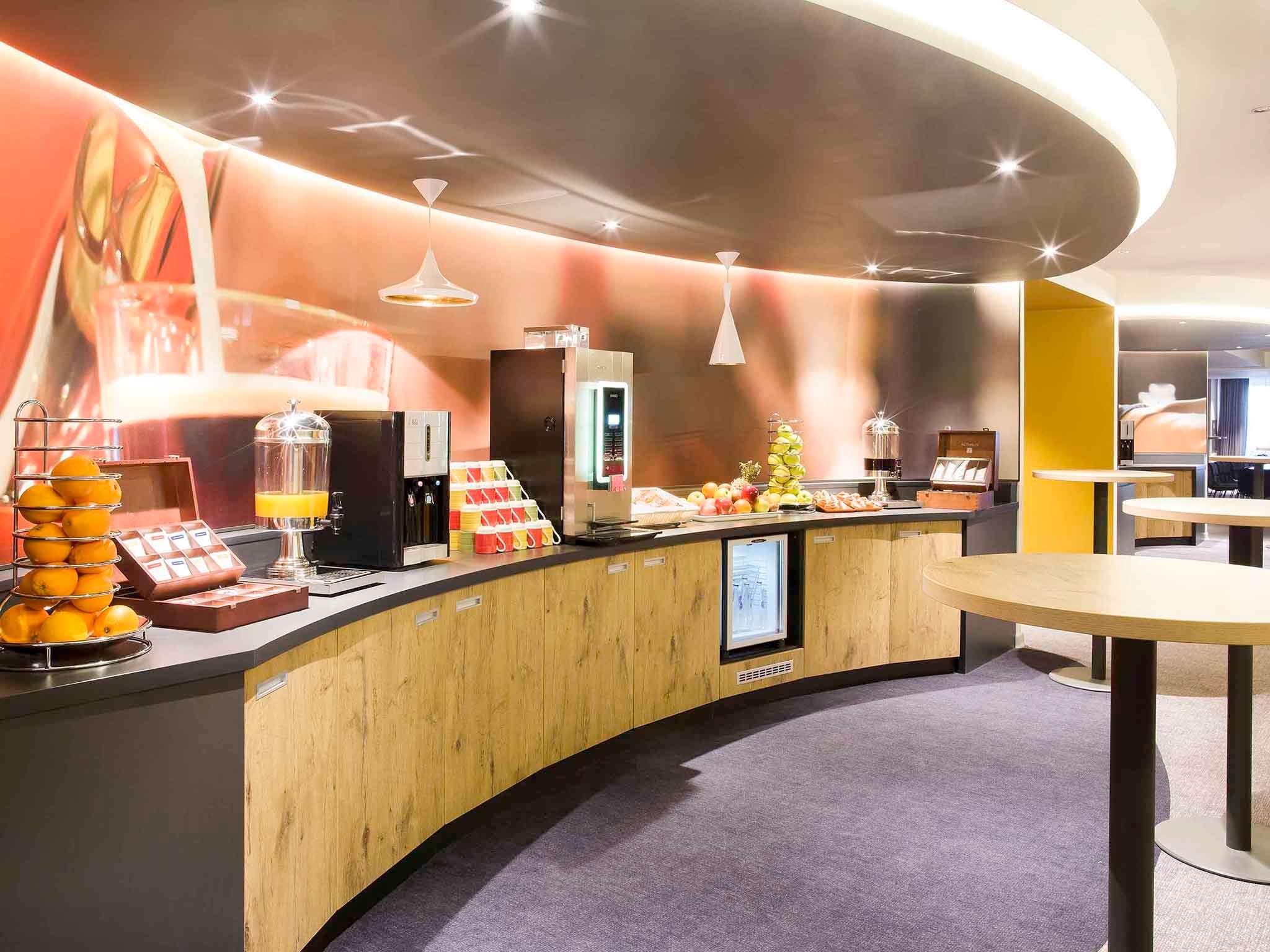 Ibis Yerevan Center Екстериор снимка