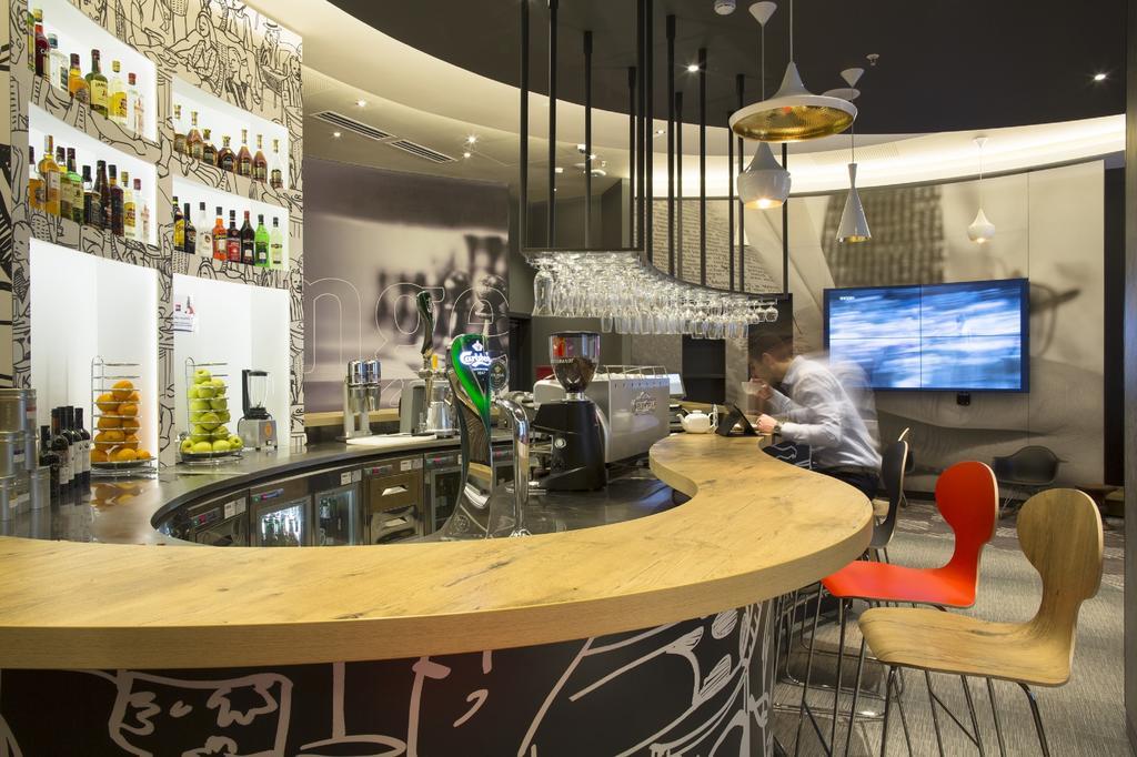 Ibis Yerevan Center Екстериор снимка