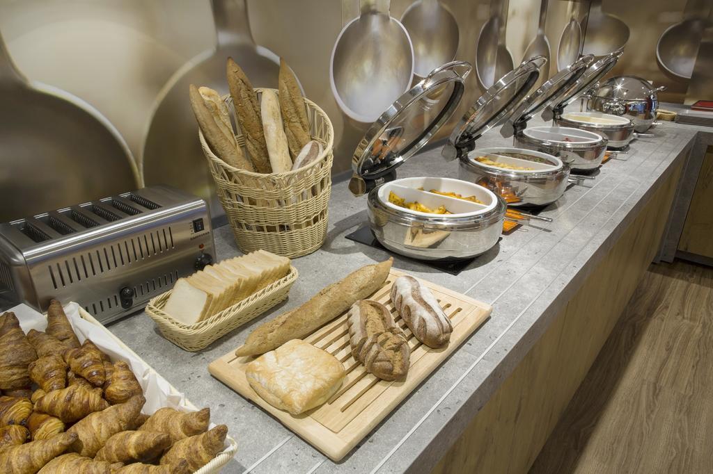 Ibis Yerevan Center Екстериор снимка