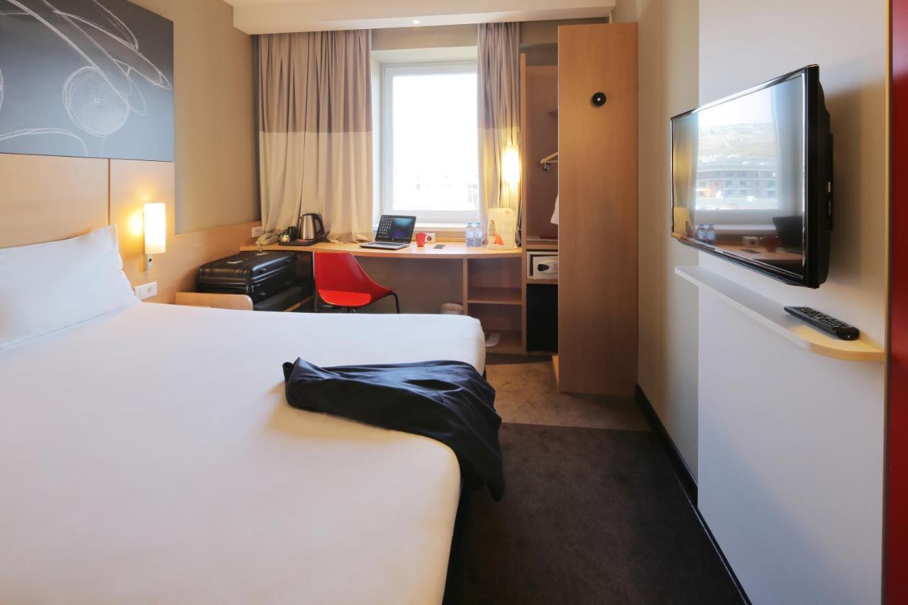 Ibis Yerevan Center Екстериор снимка