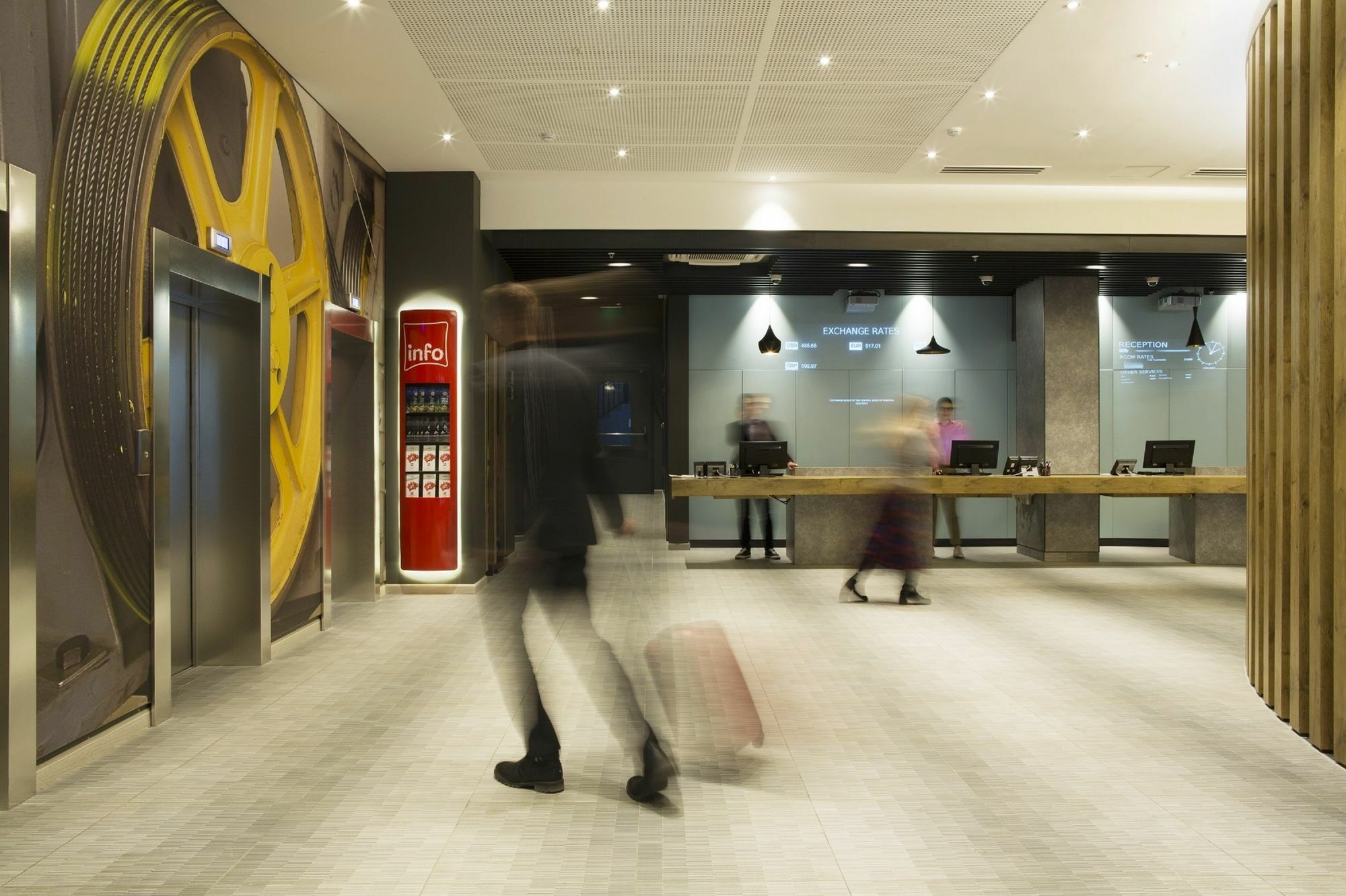 Ibis Yerevan Center Екстериор снимка